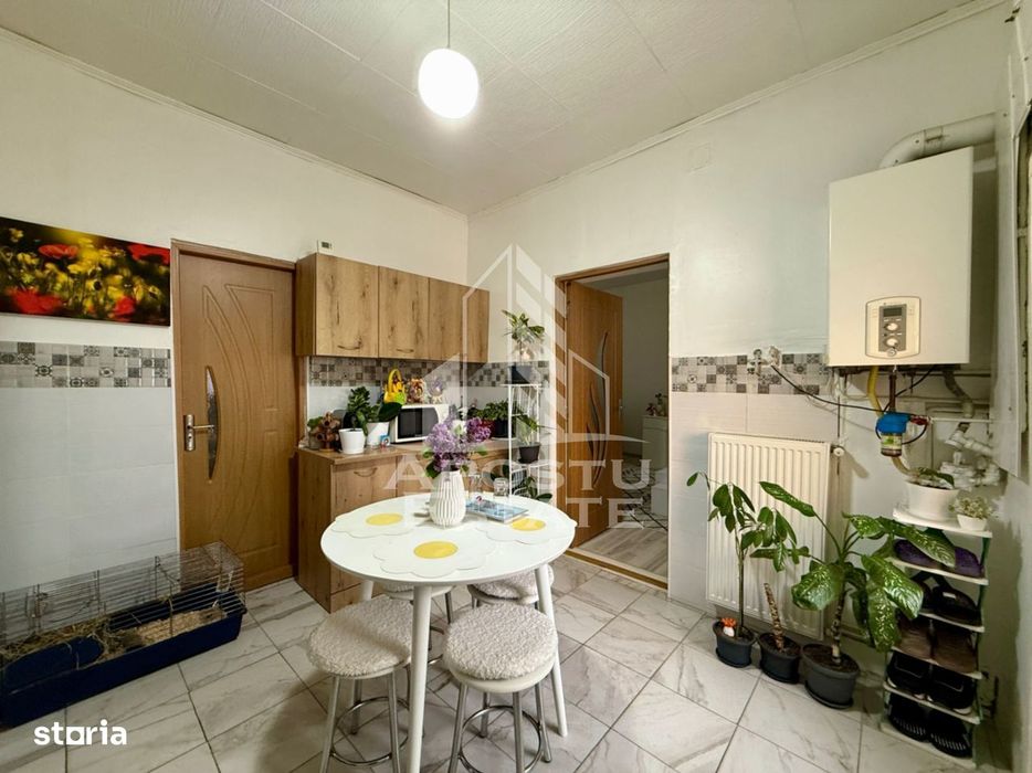 Apartament cu 2 camere si curte de vanzare in Complexul Studentesc