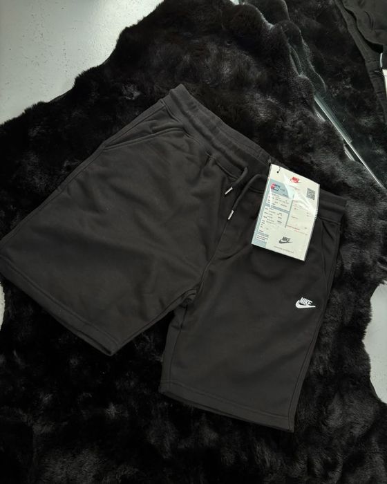 Шорты Nike и EA7