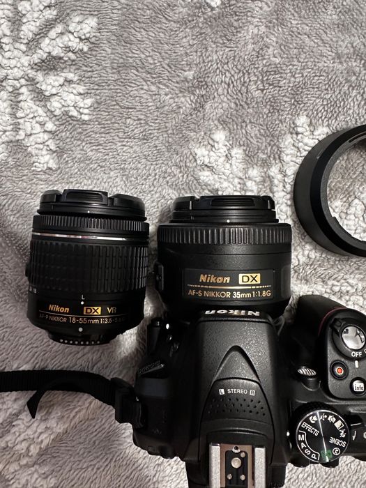 Nikon D5300 impecabil – 2 obiective, accesorii complete, puține cadre