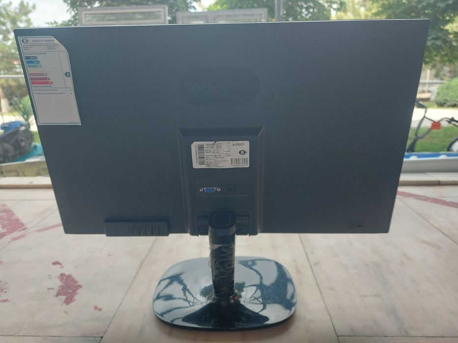 22 Avtech Manitor Sotiladi