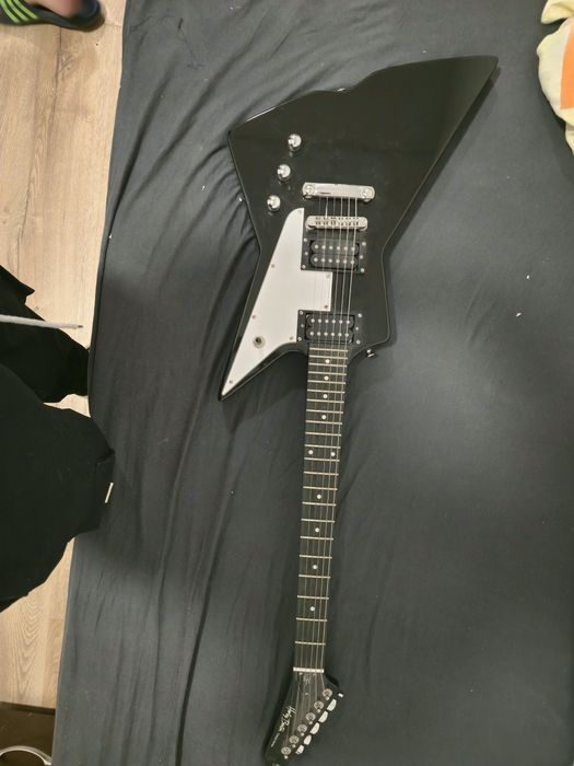 Chitara Harley Benton Extreme-76LH BK si amplificator Epiphone Studio-10EQx