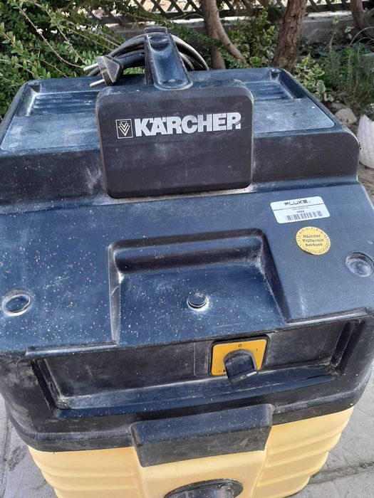 Прахосмукачка Karcher.