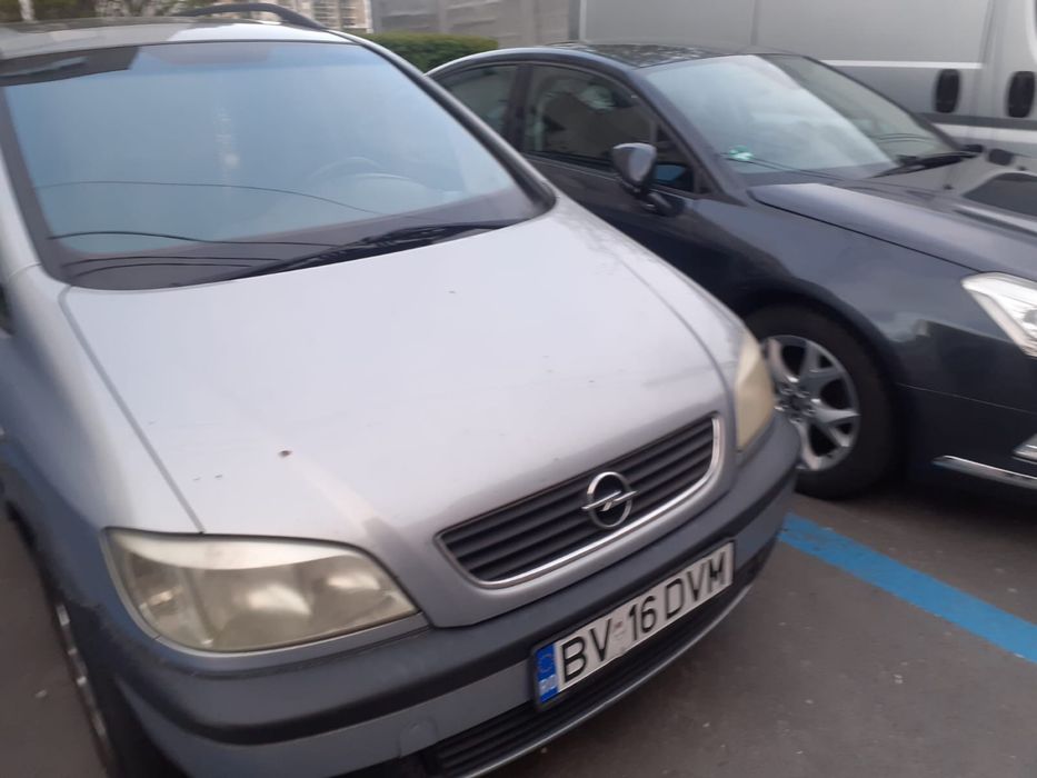 Opel zafira gri