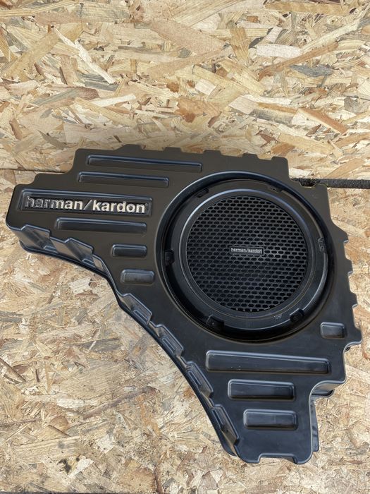 Субуфер колона Jeep Grand Cherokee WK2 2014+harman kardon