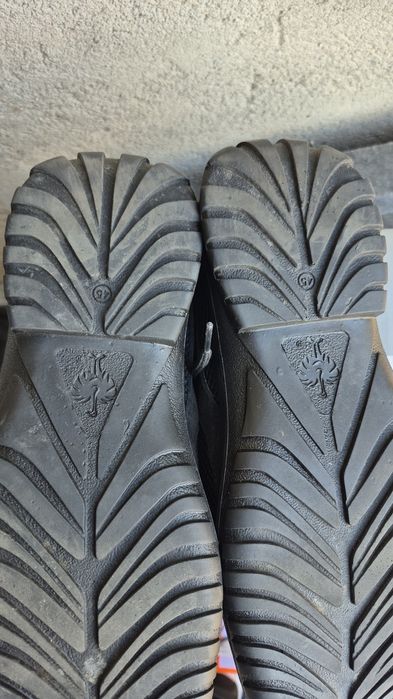 Vând papuci Strauss