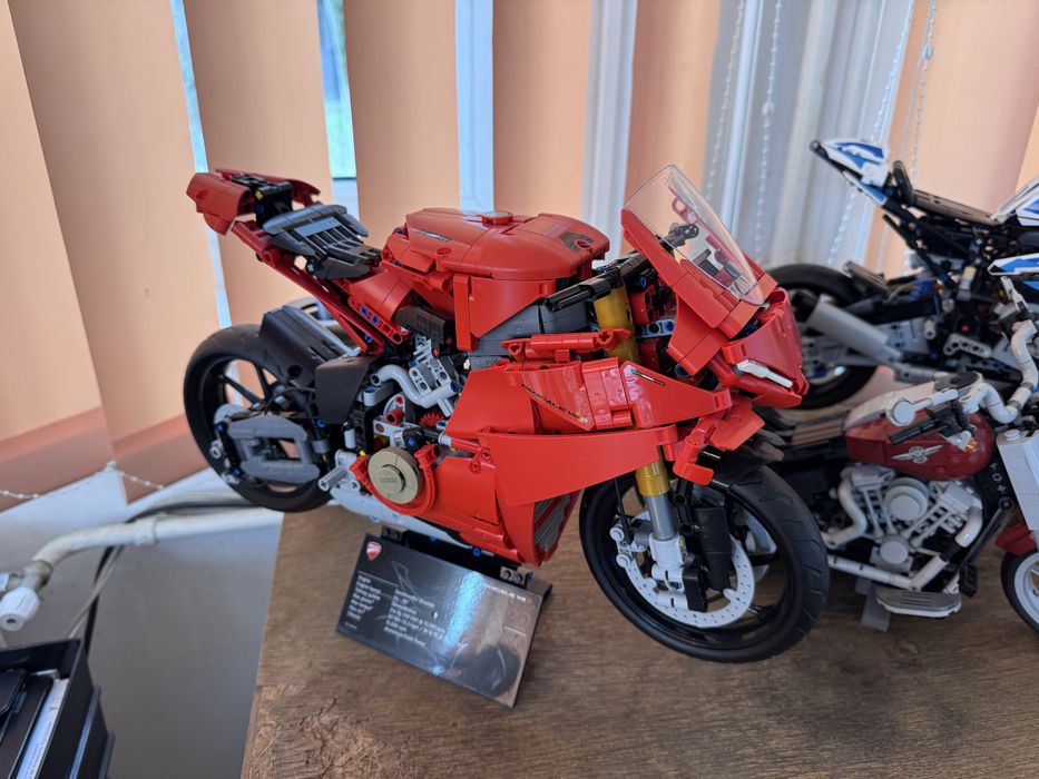 Vând LEGO Technic 42202 Ducati Panigale V4S