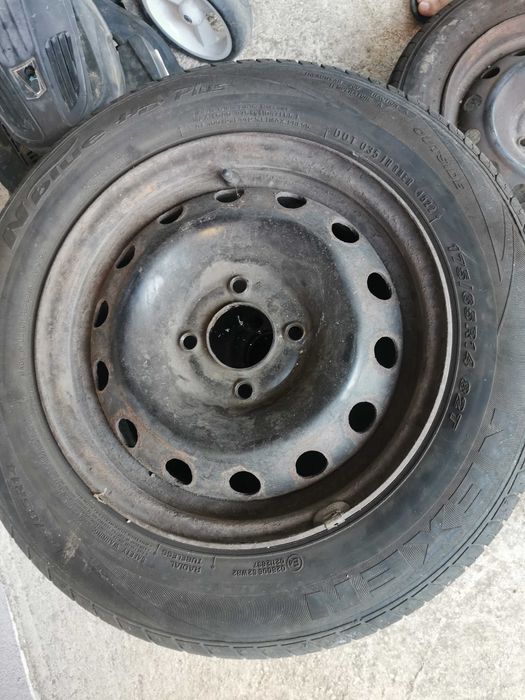 Комплект летни гуми 175/65 R14 с джанти
