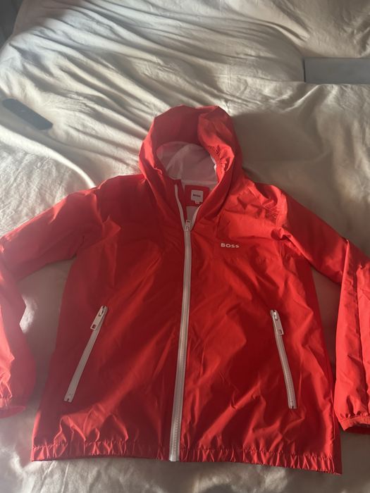 Hugo ветровка червена