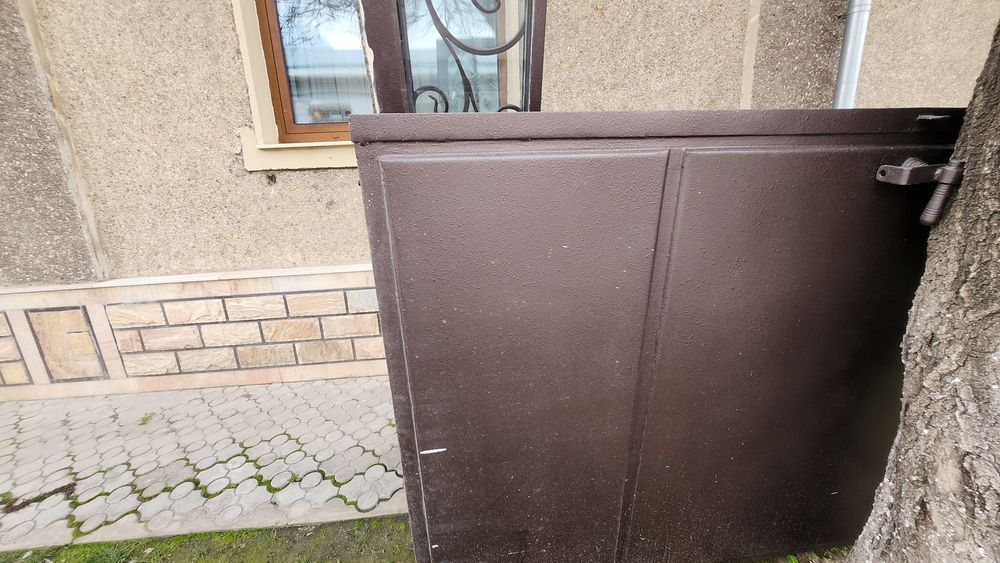 Продам старые ворота вместе с каркасом