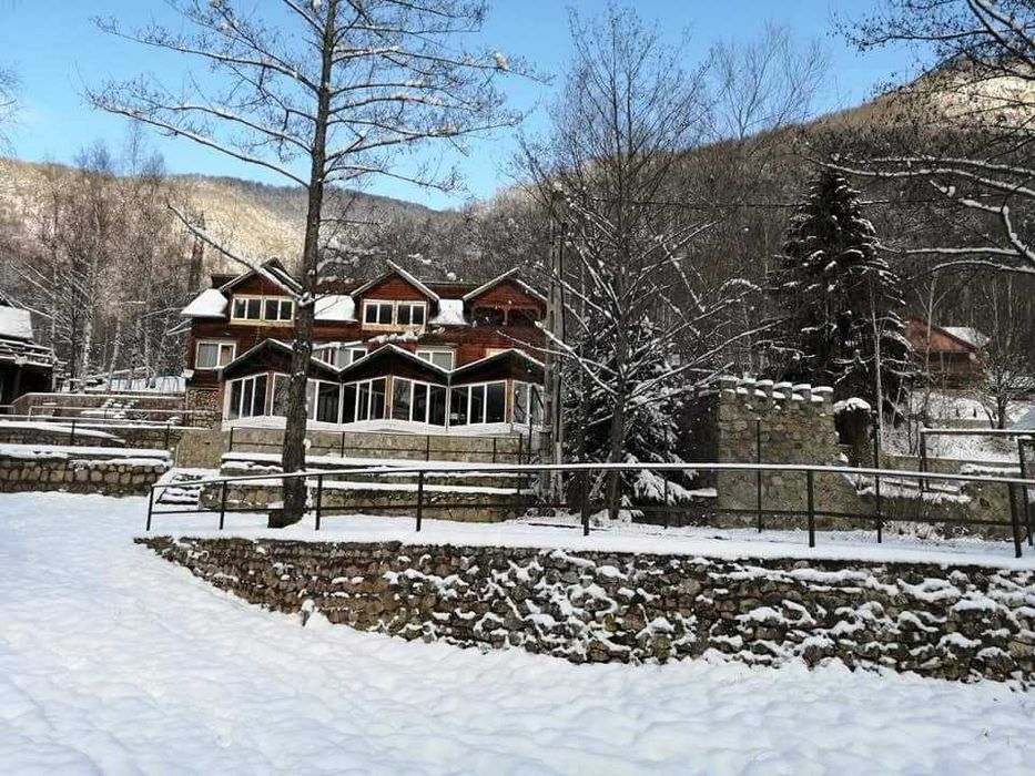 Afacere la cheie - Cabana Floare de stanca din muntii Retezat