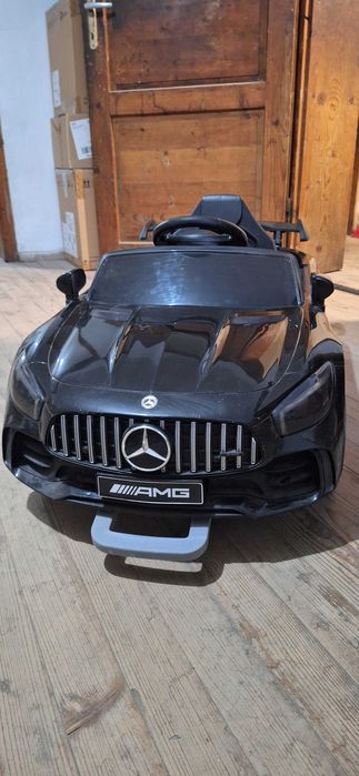 Детска акумулаторна кола