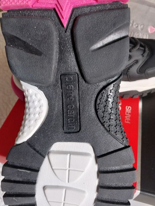 Шикарные брендовые кроссовки