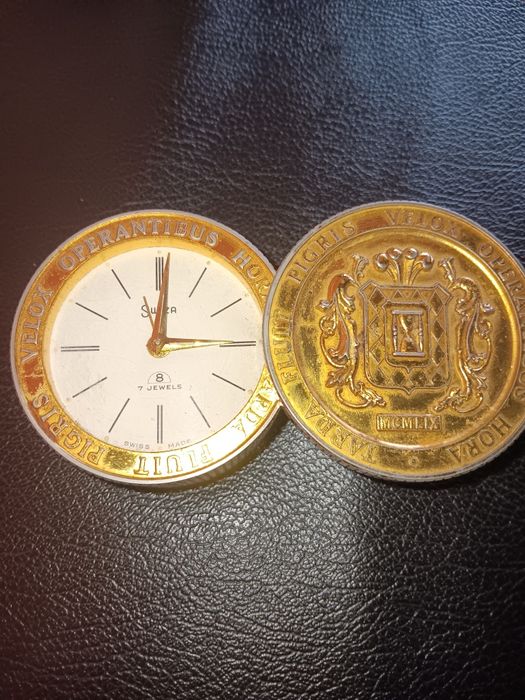 Настолен часовник метален корпус