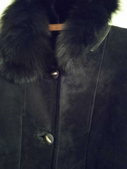 Продам  импортную кожаную дубленку темного цвета, размер 54-56