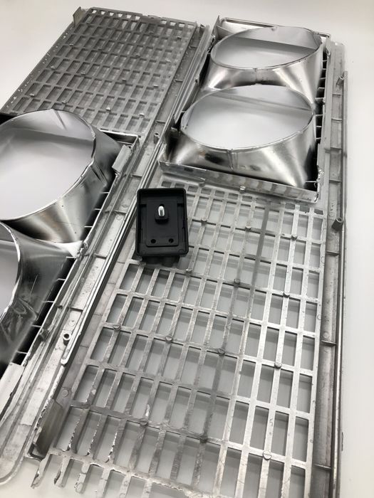 Решетка радиатора ваз 2106 хромированная.