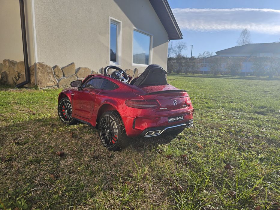 Детска електрическа кола с акумулаторна батерия Mercedes Benz C63 AMG с дистанционно