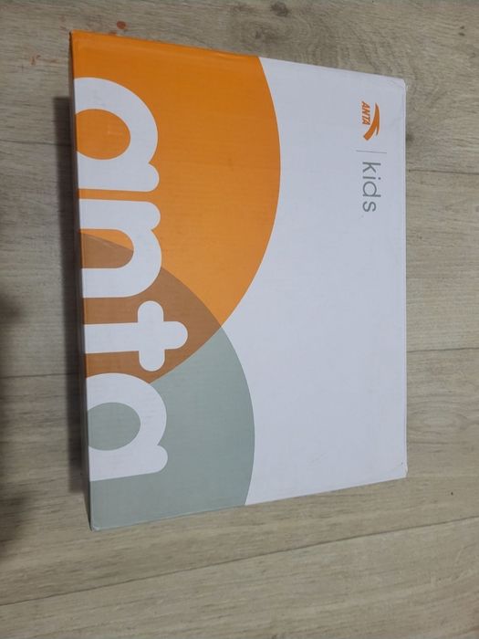 Бутцы новый фирма "Anta".