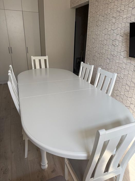 Стол со стульями