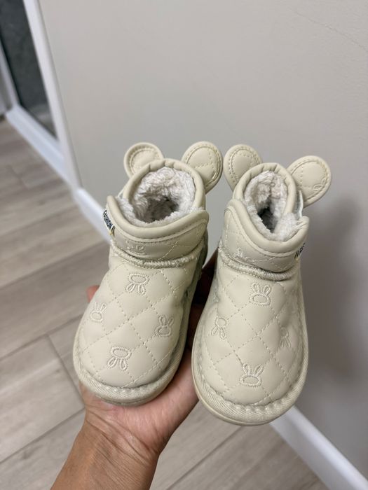 Продам детские сапожки на девочку