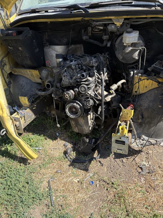 Продавам части от двигател на Mercedes-Benz бус 311Cgi Дизел и