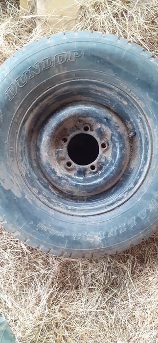 Продавам гуми със джанти за Уаз 235/75 15