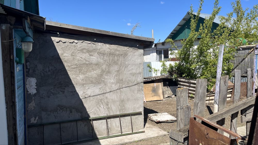 Продам дом в общем дворе срочно