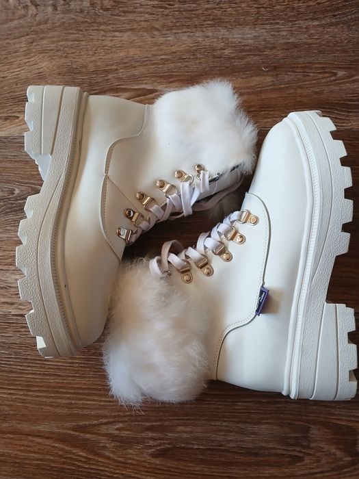 Продаю новые ботинки