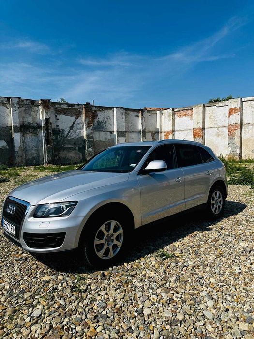 Vând  audi  Q5  .