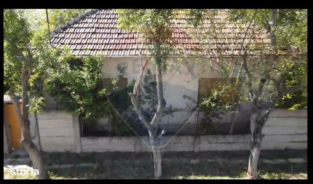 Casă cu gradina mare in Boiu