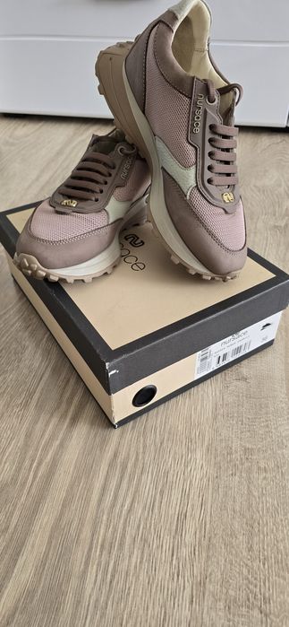 Продам кроссовки Nursace оригинал ,36 размер36 размер