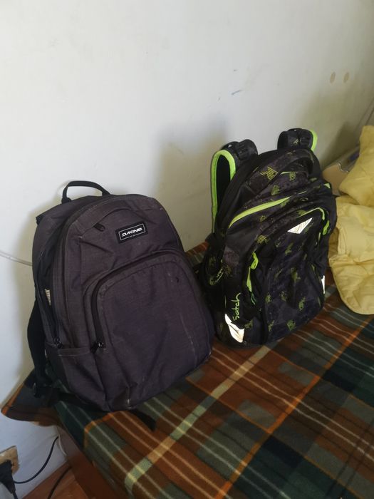 Vând rucsacul din imagine.