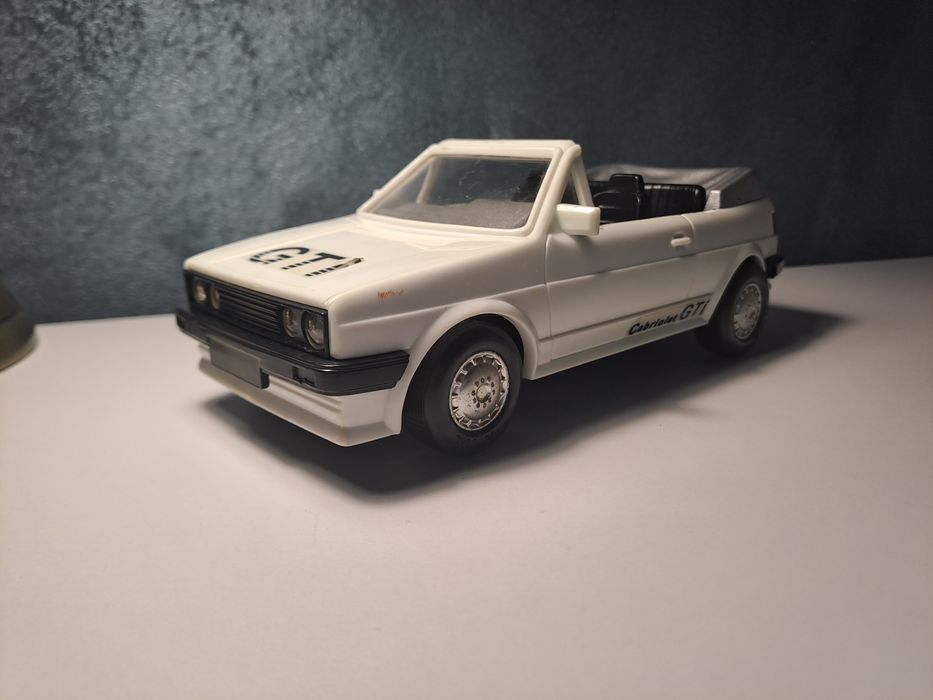 Machetă VW Golf GTI Cabrio 1:24 – Vintage anii '80 – Stare impecabilă, cu fricțiune