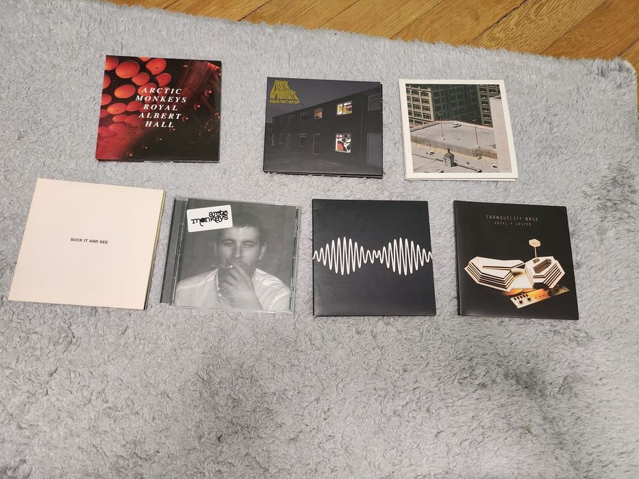 Vând CD Arctic Monkeys