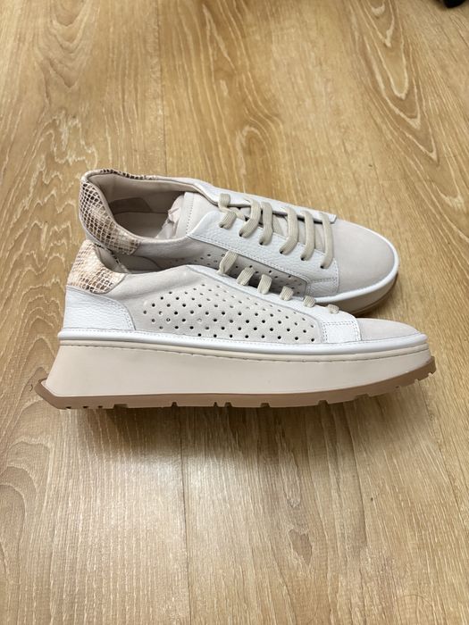 Кроссовки новые