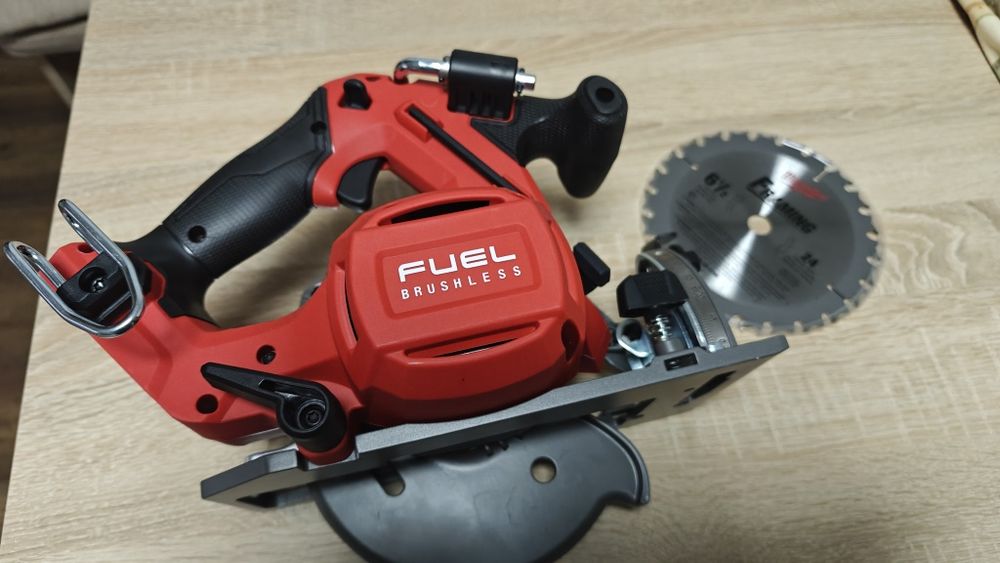 Circular milwaukee m18 model destinat pietei de America