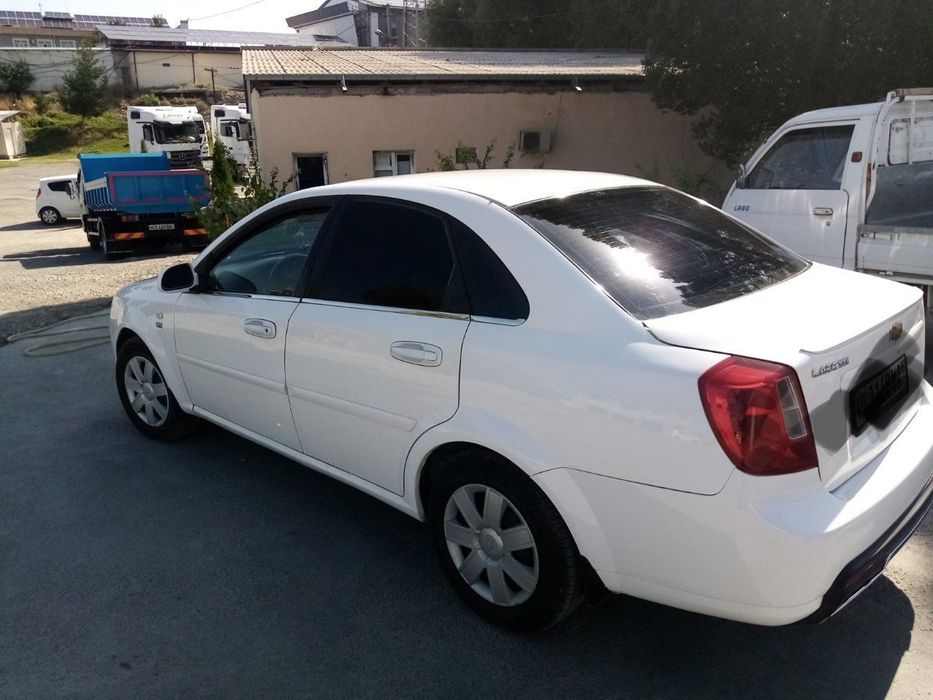 Lasetti 1.8 mexanika. Holati ortacha. Barter bor damasga. Kraska 30%..