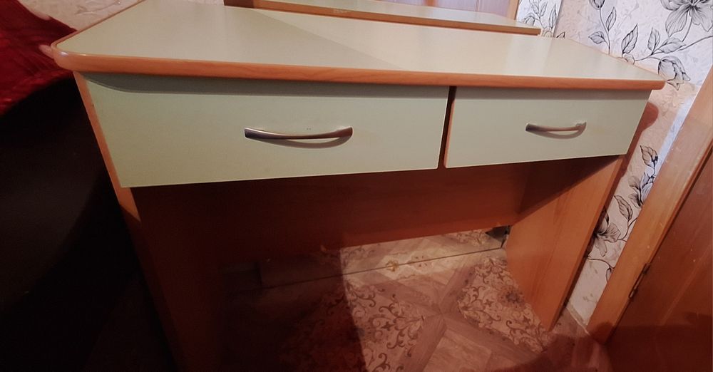 Продам стол в хорошем состоянии