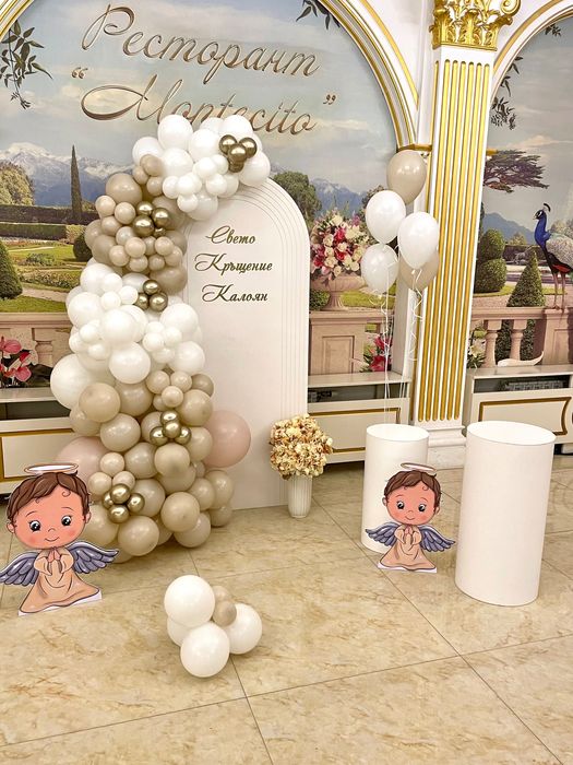 Украса с балони за бебешка погача