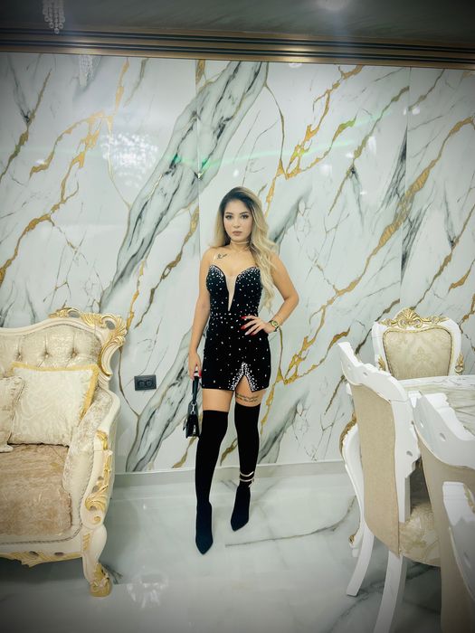 Къса черна рокля с камъни