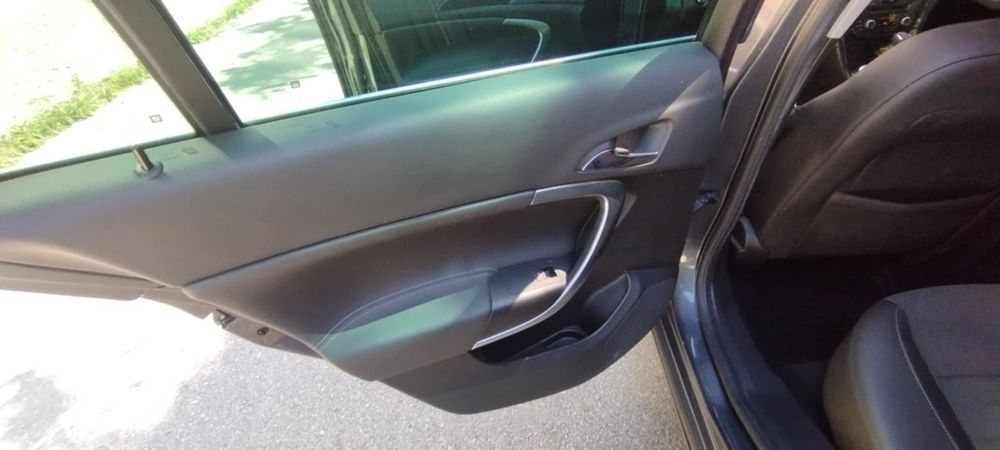 Продавам Опел Инсигния 2.0 cdti