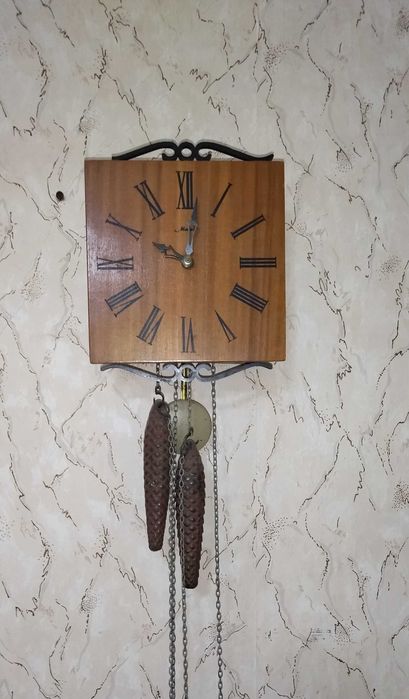 Настенные часы-ходики, не рабочие.