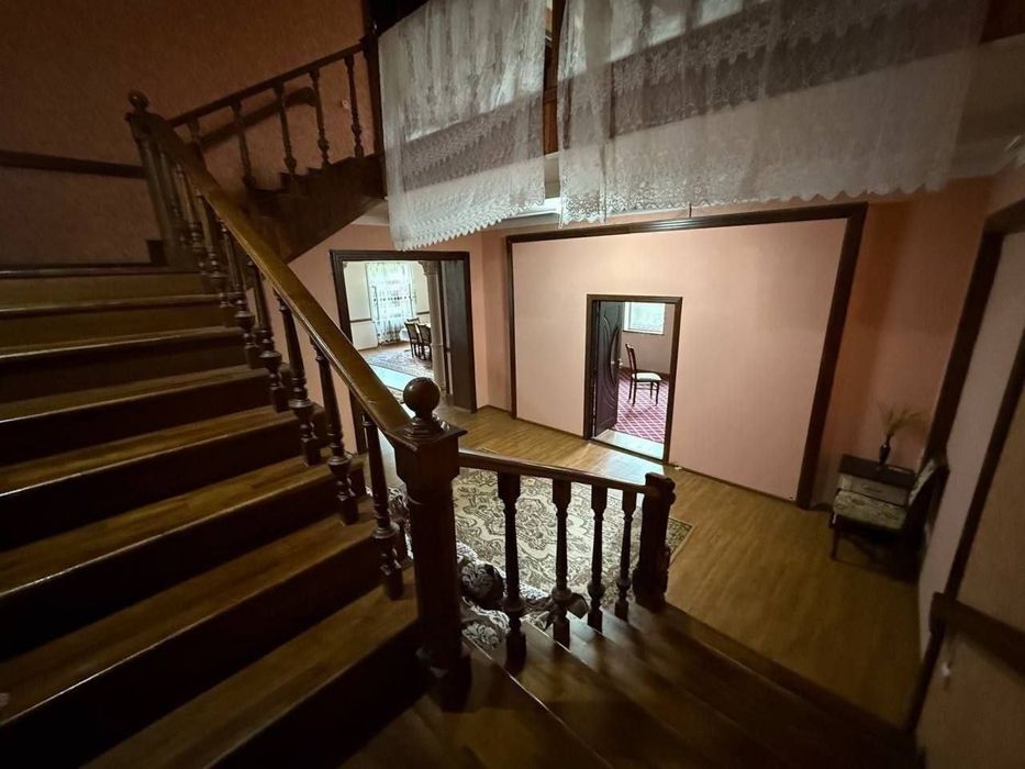 Продаётся участок. М.Улугбек. Тараканчик. 7.7 соток. 5 комнат. Ер нар.