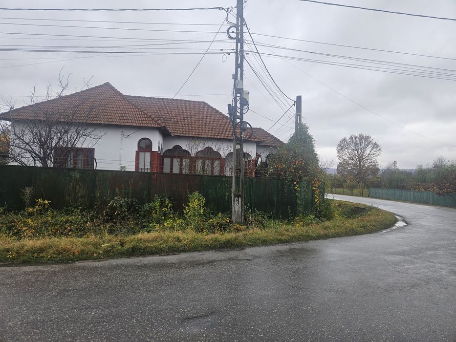 Vând casa în Stalpeni sau schimb cu apartament  în Mioveni sau Pitești
