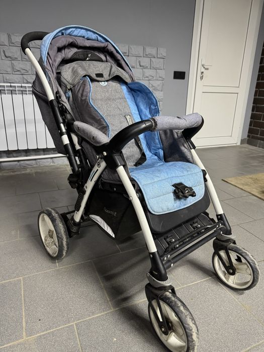 Детская коляска для ребенка