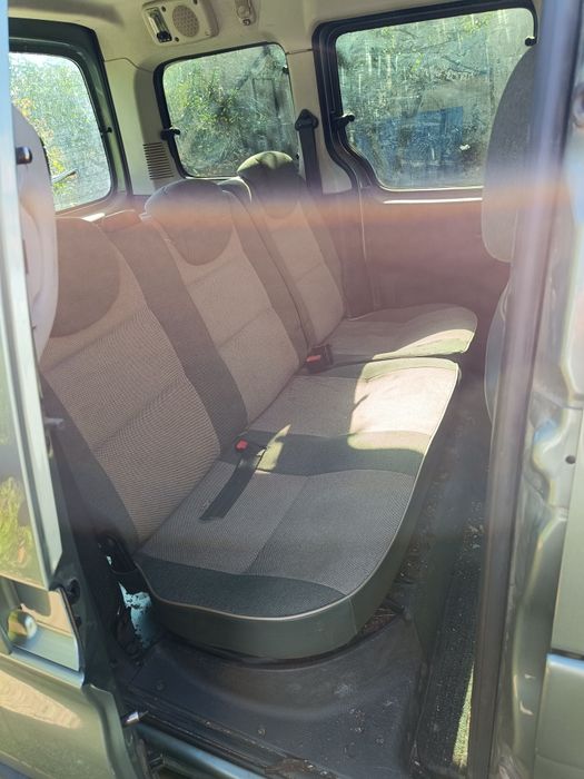 Vând Peugeot partener..motor 1.4 an 2004 ..in stare f.buna..