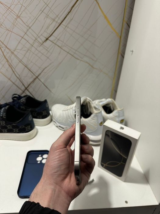 iPhone 16 pro 128 gb natural titan