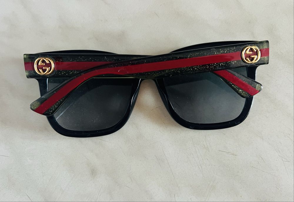 слънчеви очила Gucci с черна рамка