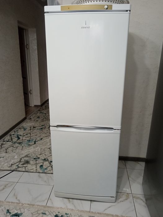 Продам Холодильник indesit