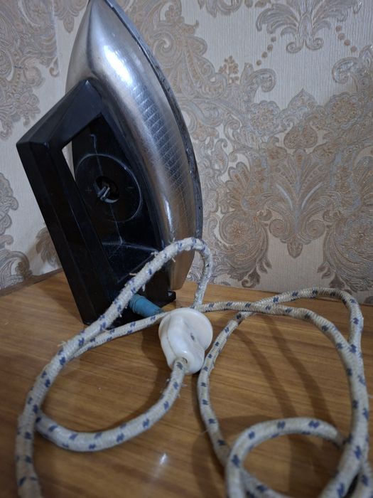 Утюг советский 70 000,00 сум.