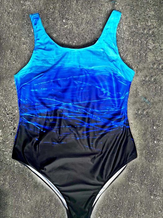 Страхотен модел нов цял бански